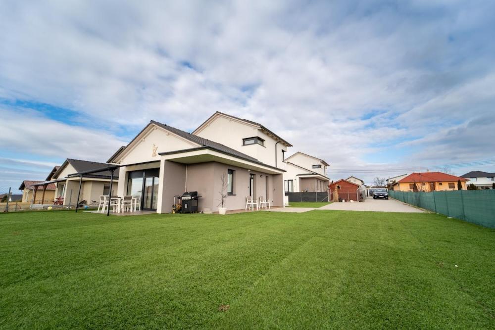 Abg House Ecser Ngoại thất bức ảnh