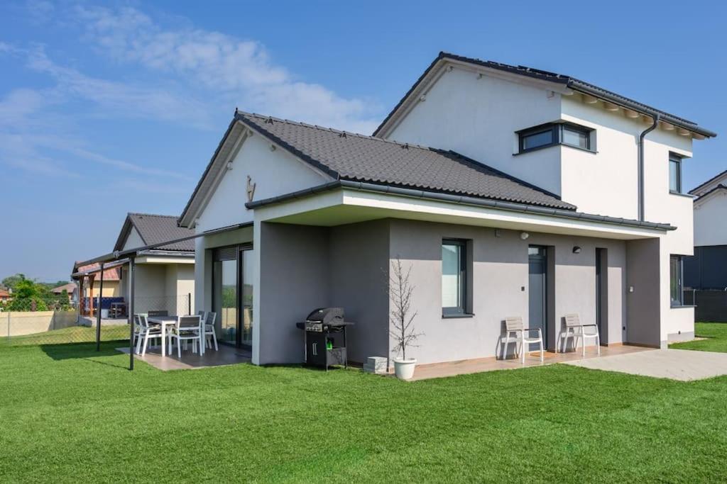 Abg House Ecser Ngoại thất bức ảnh